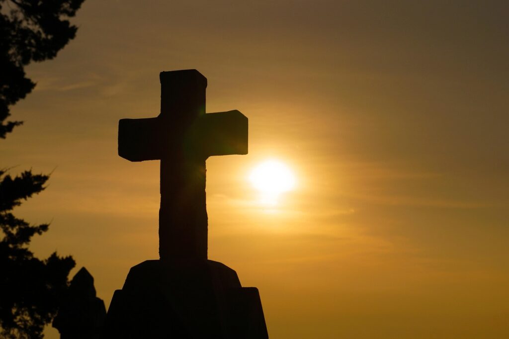 cross, sunset, silhouette, god, religion, christianity, religious, christian, spirituality, faith, belief, christ, hope, prayer, spiritual, worship, nature, pray, sunlight, love, catholicism, church, forgiveness, salvation, sunrise, symbol
